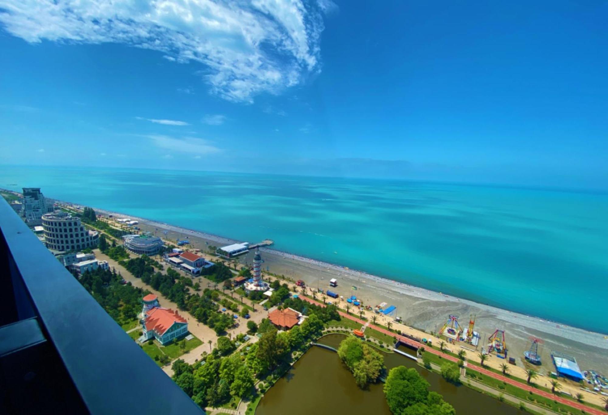 Relax And Unwind Premier Sea View Aparthotel In Batumi Exteriör bild