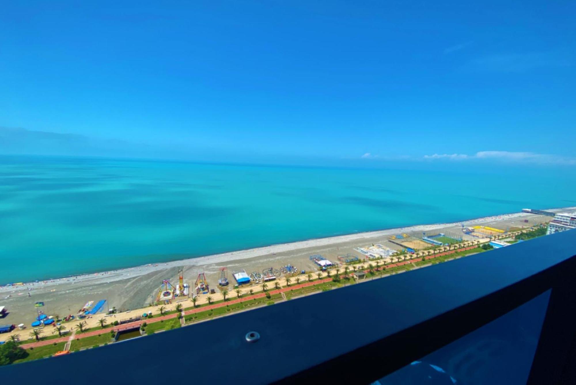 Relax And Unwind Premier Sea View Aparthotel In Batumi Exteriör bild