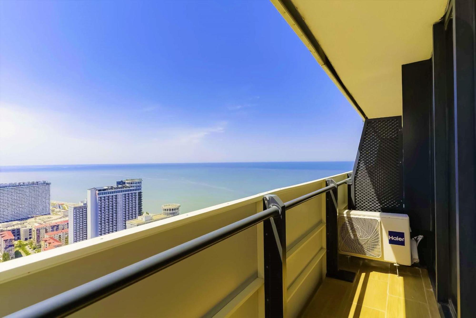 Relax And Unwind Premier Sea View Aparthotel In Batumi Exteriör bild