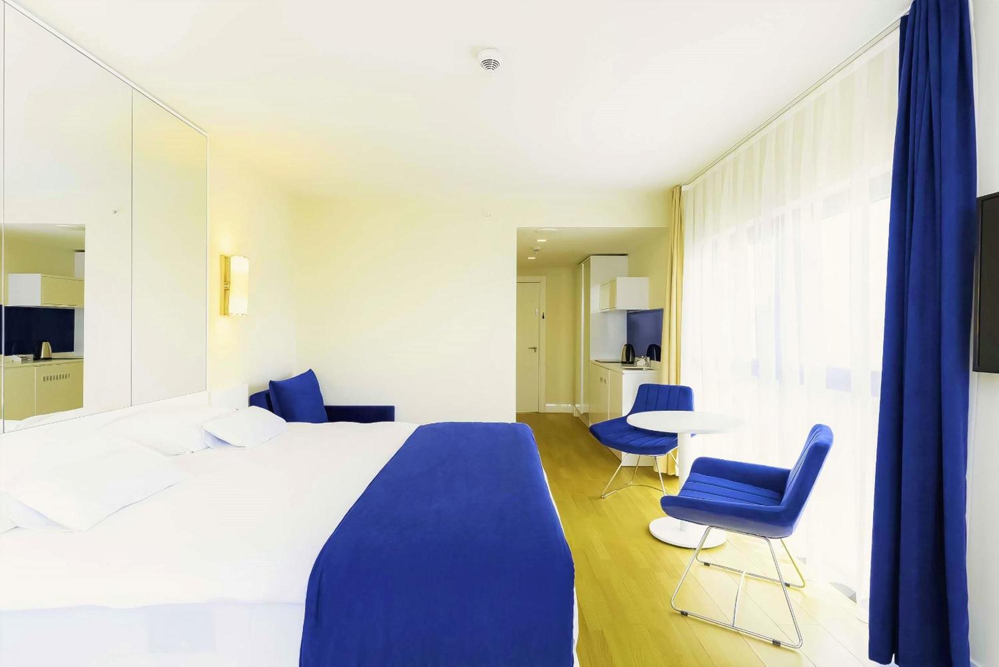 Relax And Unwind Premier Sea View Aparthotel In Batumi Exteriör bild