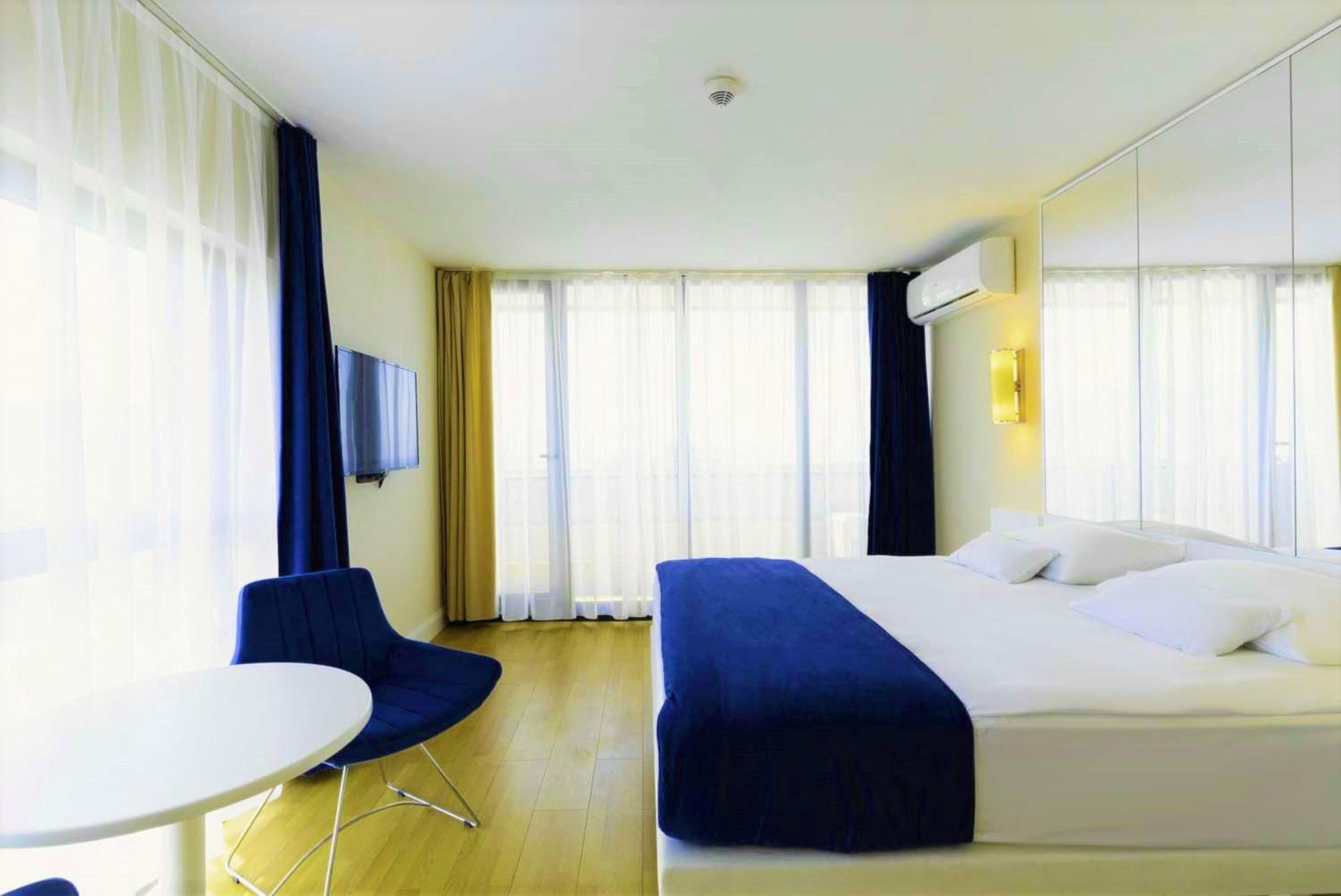 Relax And Unwind Premier Sea View Aparthotel In Batumi Exteriör bild